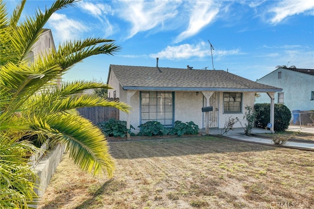 view of front of home with a front lawn