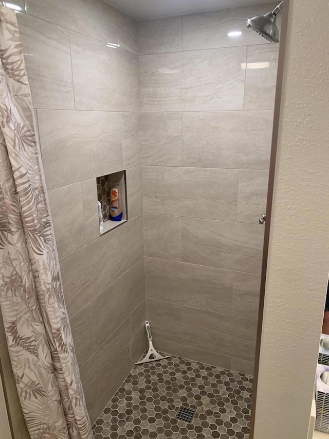 bathroom featuring curtained shower