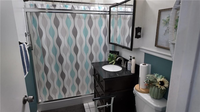 bathroom featuring tile patterned floors, a shower with curtain, vanity, and toilet