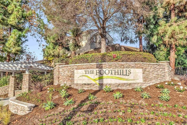 view of community / neighborhood sign