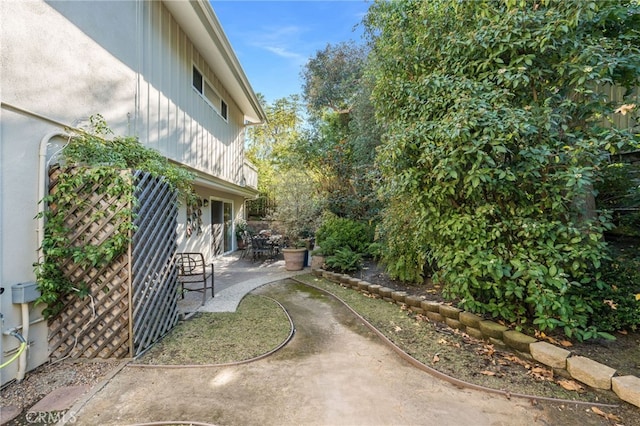 view of yard with a patio