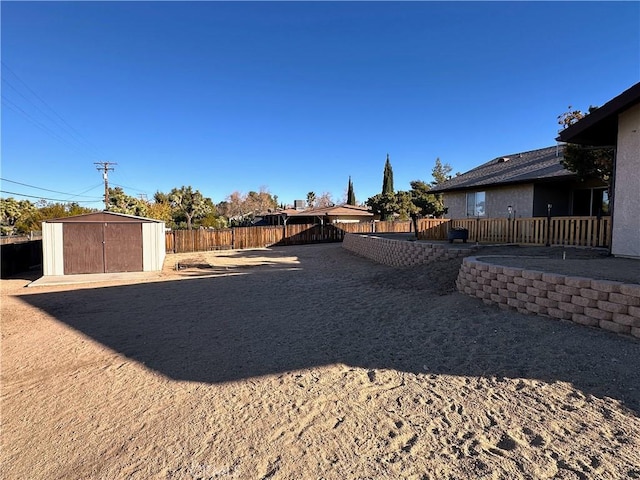 view of yard with a storage shed