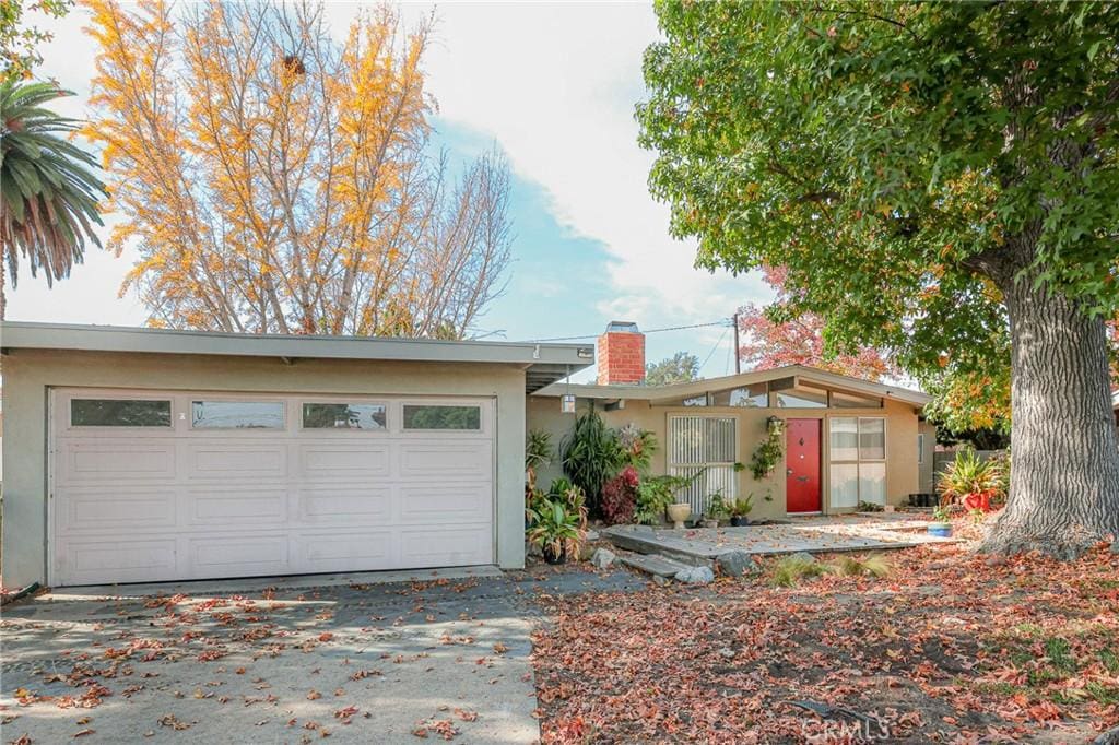 ranch-style home featuring a garage