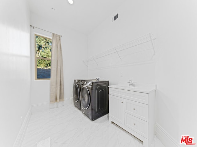 laundry area featuring sink and independent washer and dryer