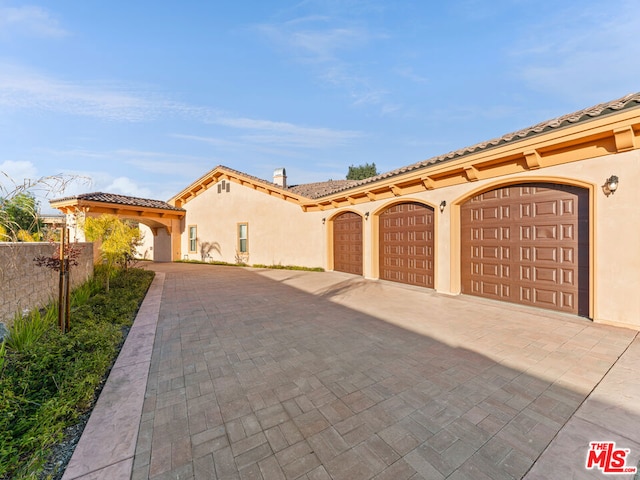 view of mediterranean / spanish-style house