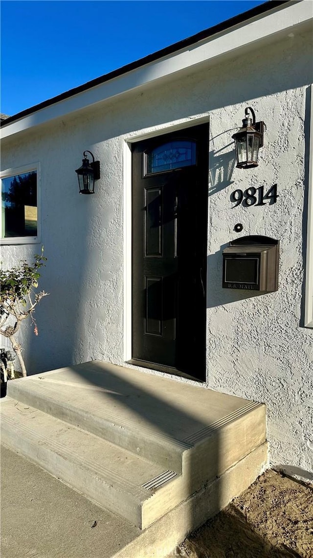 property entrance featuring stucco siding