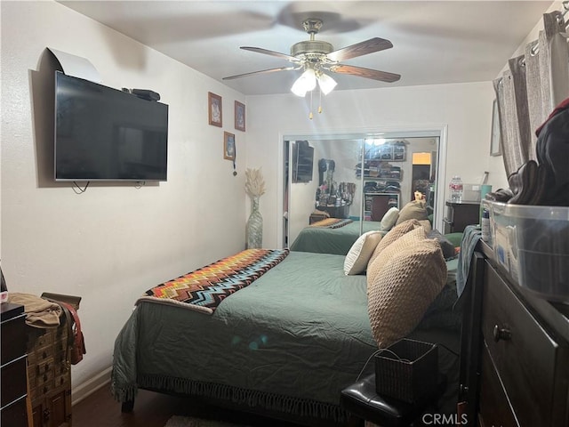 bedroom featuring ceiling fan