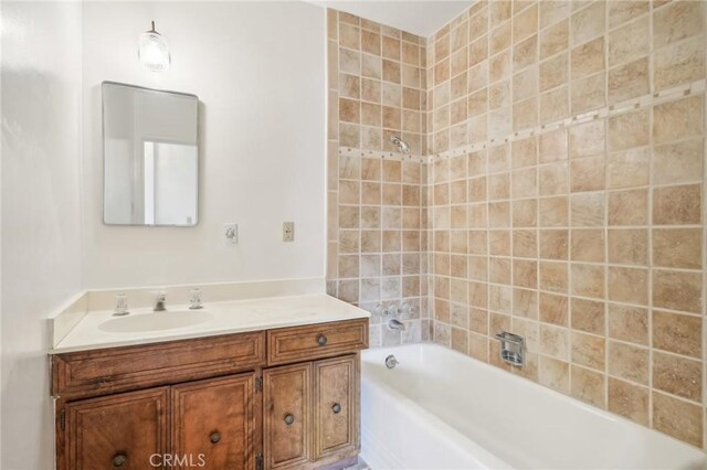 bathroom with vanity and tiled shower / bath