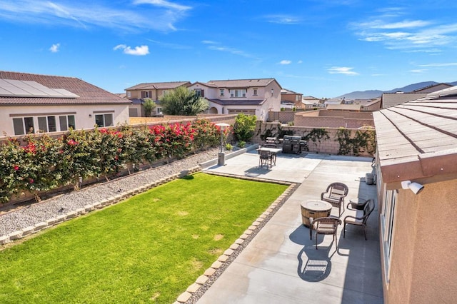 view of yard featuring a patio