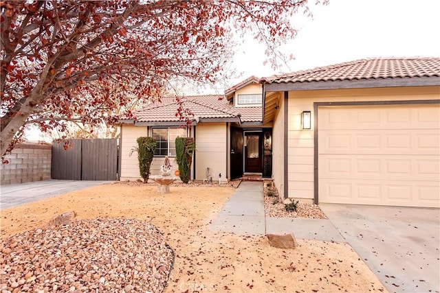 view of front facade featuring a garage