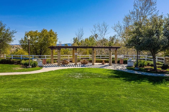 view of yard featuring a pergola