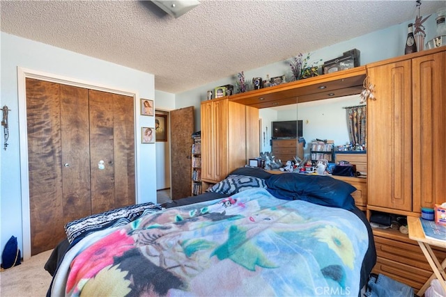 bedroom featuring a textured ceiling, a closet, and carpet floors