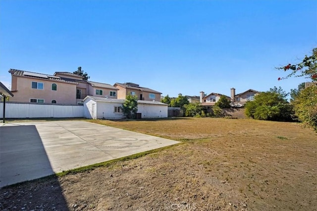 view of yard featuring a patio