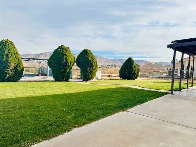 view of yard with a mountain view