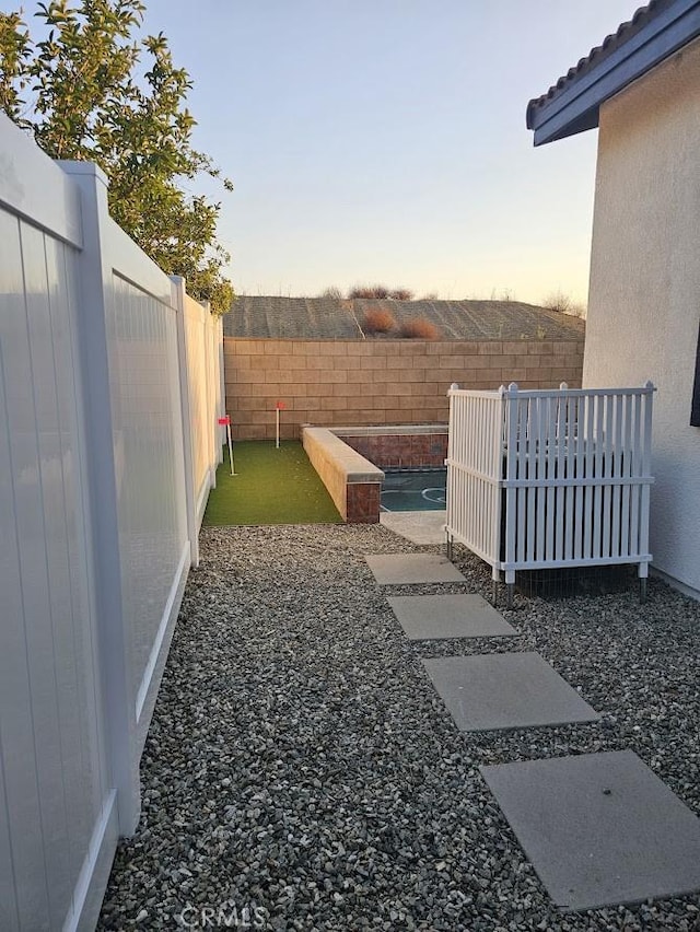 view of yard at dusk