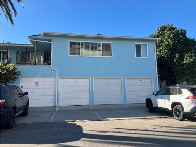 view of front facade featuring a garage