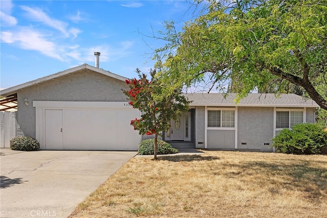 ranch-style house featuring a front lawn