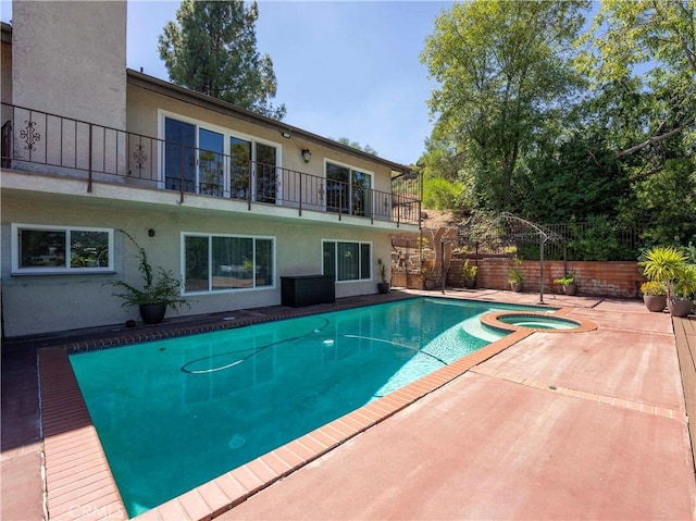 view of swimming pool featuring an in ground hot tub