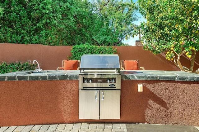 view of patio / terrace featuring an outdoor kitchen and area for grilling