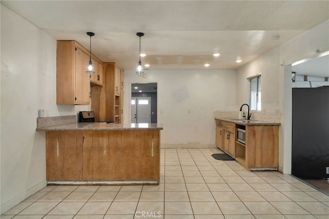 kitchen featuring sink, hanging light fixtures, light tile patterned floors, appliances with stainless steel finishes, and kitchen peninsula