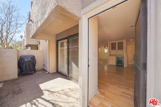 entrance to property with beverage cooler