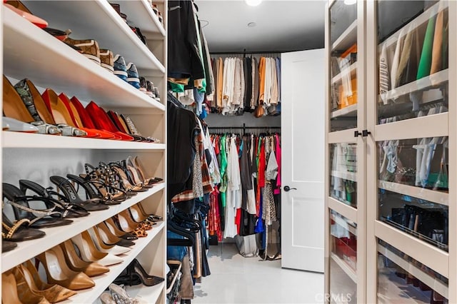 spacious closet featuring light tile patterned flooring