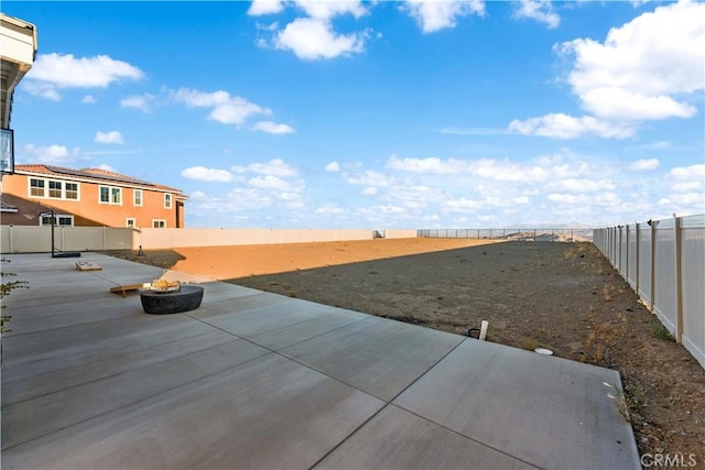 view of yard featuring a patio