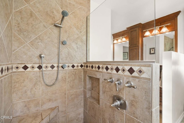 bathroom featuring tiled shower