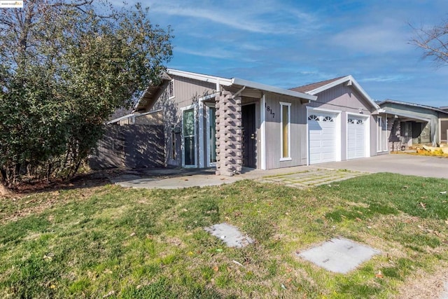 view of front facade with a garage and a front lawn