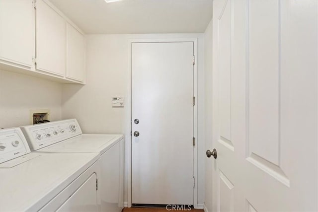 washroom featuring cabinets and washing machine and clothes dryer