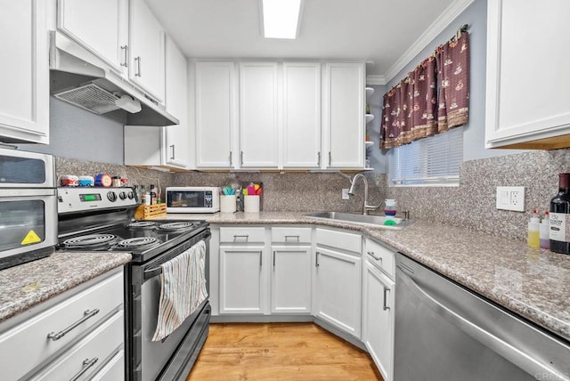 kitchen featuring ornamental molding, stainless steel appliances, sink, light hardwood / wood-style flooring, and white cabinets