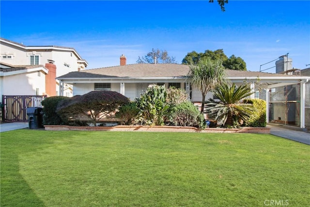 view of front of house with a front lawn