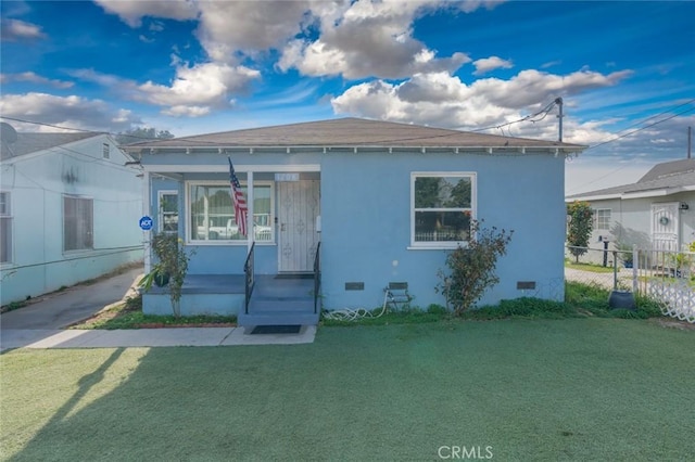 view of front facade with a front yard