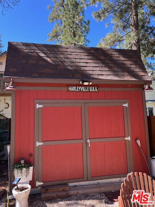 view of outbuilding