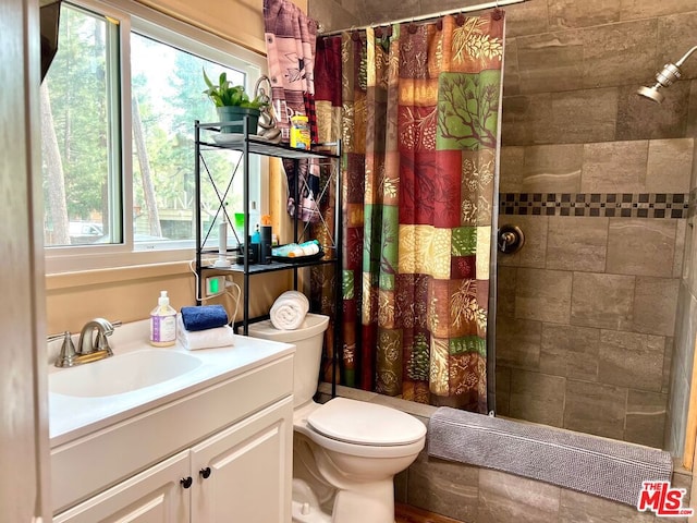 bathroom featuring a shower with curtain, plenty of natural light, vanity, and toilet