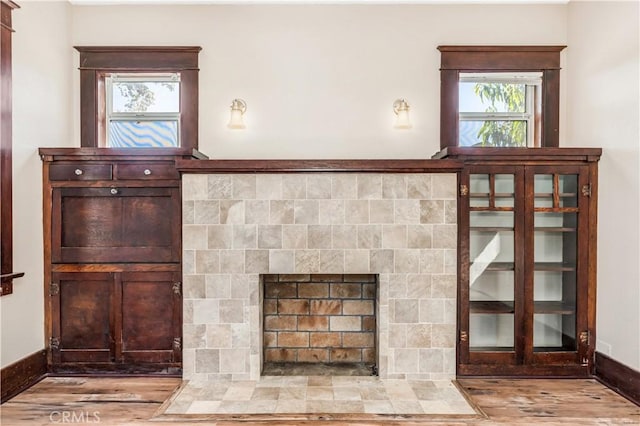 details with hardwood / wood-style flooring