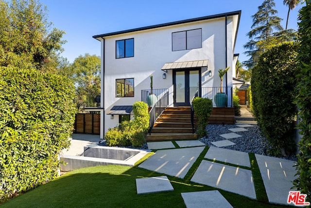 back of house featuring a lawn