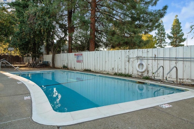 view of swimming pool