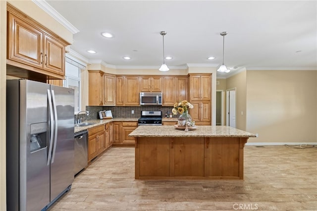 kitchen with a center island with sink, sink, appliances with stainless steel finishes, decorative backsplash, and pendant lighting