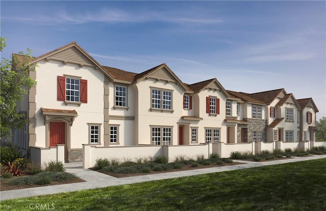 view of front of property featuring a front yard