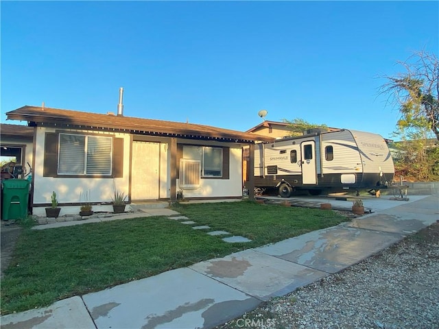 view of front of house with a front lawn