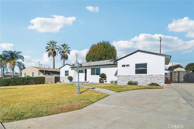 ranch-style home with a front yard