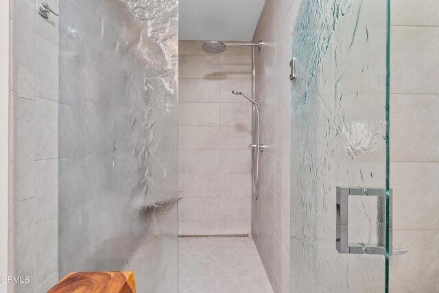 12724 Pallet Mesa Rd, Pearblossom, CA 93553 - bathroom with a tile shower