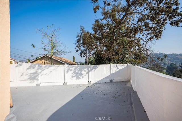 view of yard with a patio