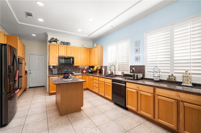 2028 Melbourne Cir, Banning, CA 92220 - kitchen with black appliances, a kitchen island, crown molding, decorative backsplash, and a sink