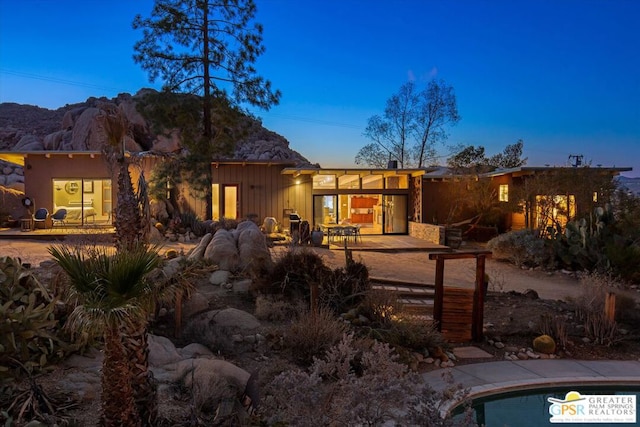 view of front of property featuring a patio area