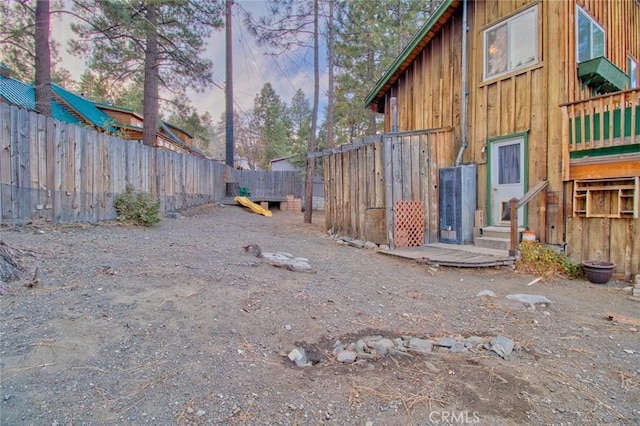 view of yard at dusk