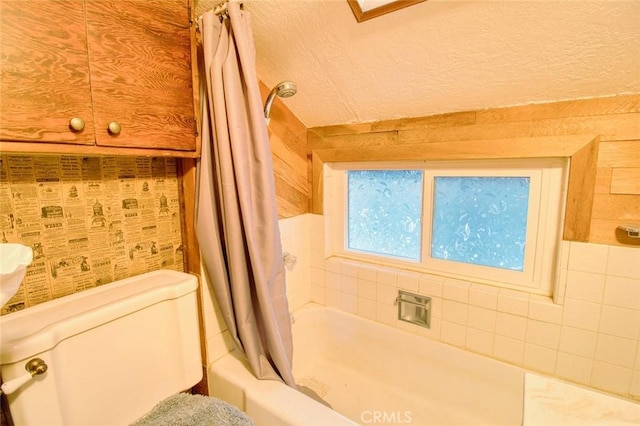 bathroom featuring toilet and shower / bath combo with shower curtain