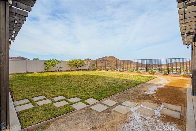 view of yard with a mountain view