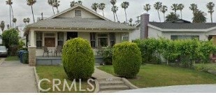 bungalow-style house featuring a front lawn